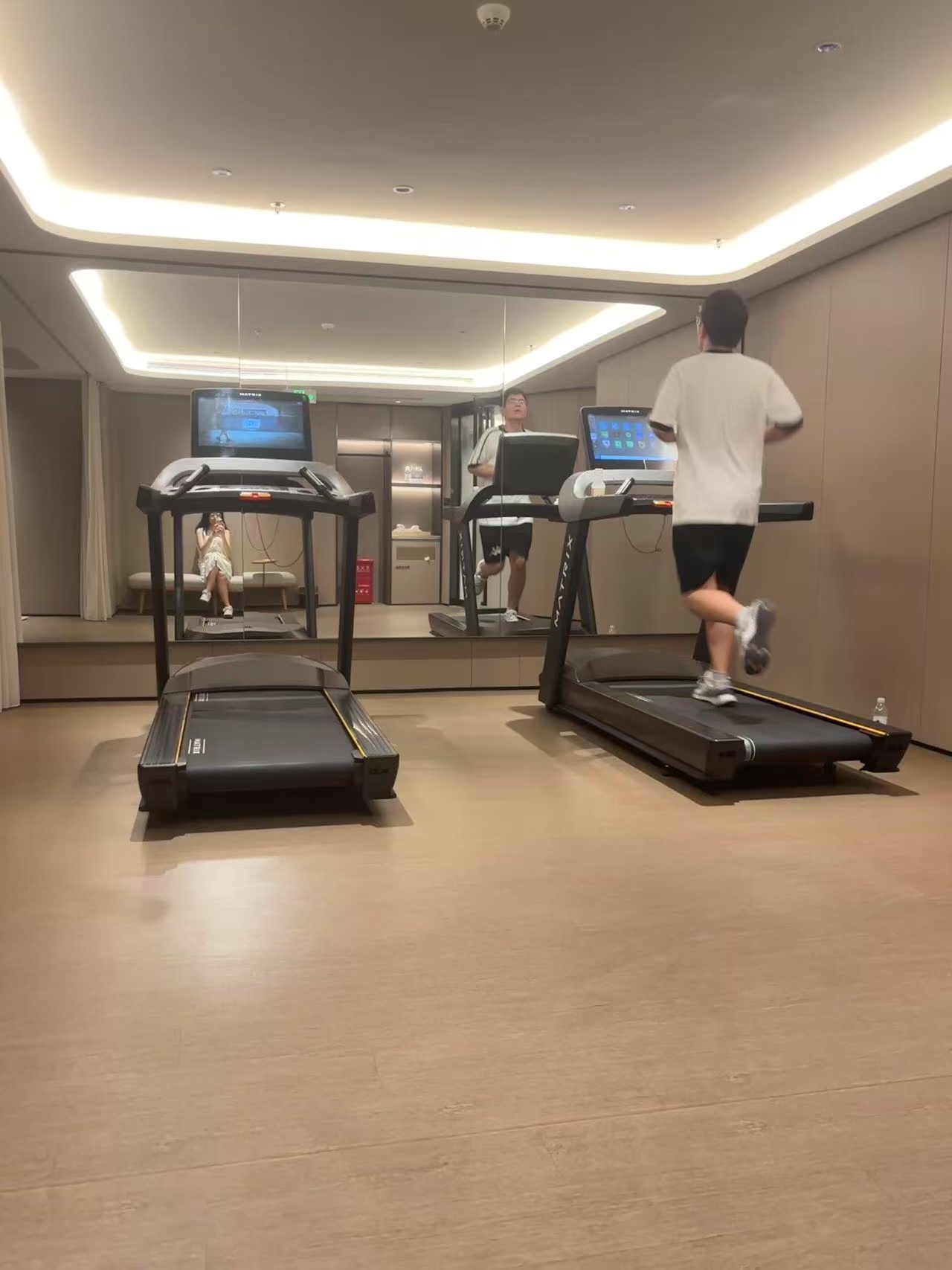 和王同学一起在全季跑步捏
