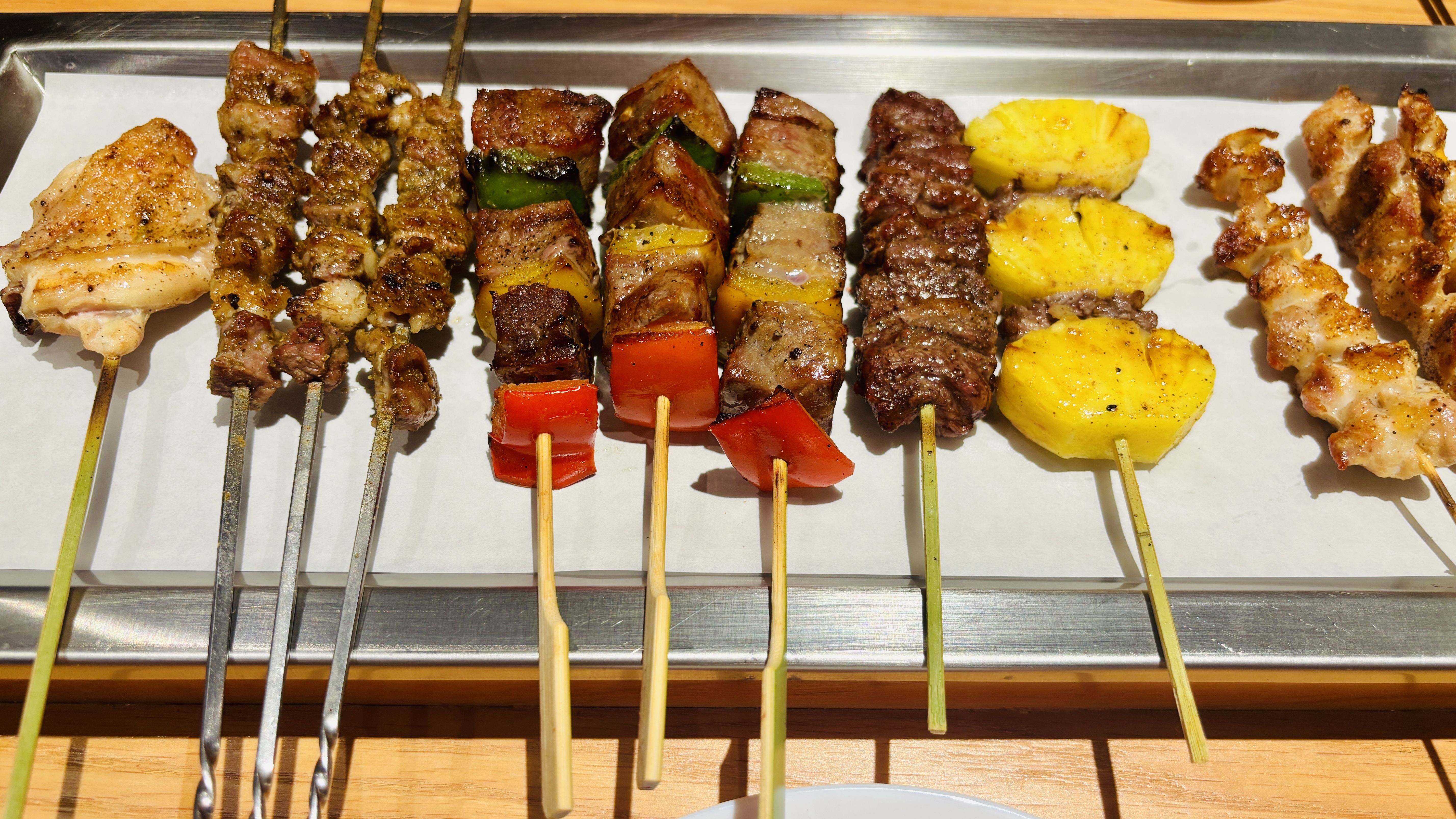 贵贵难吃的的烧烤也是被我们吃上了 in...