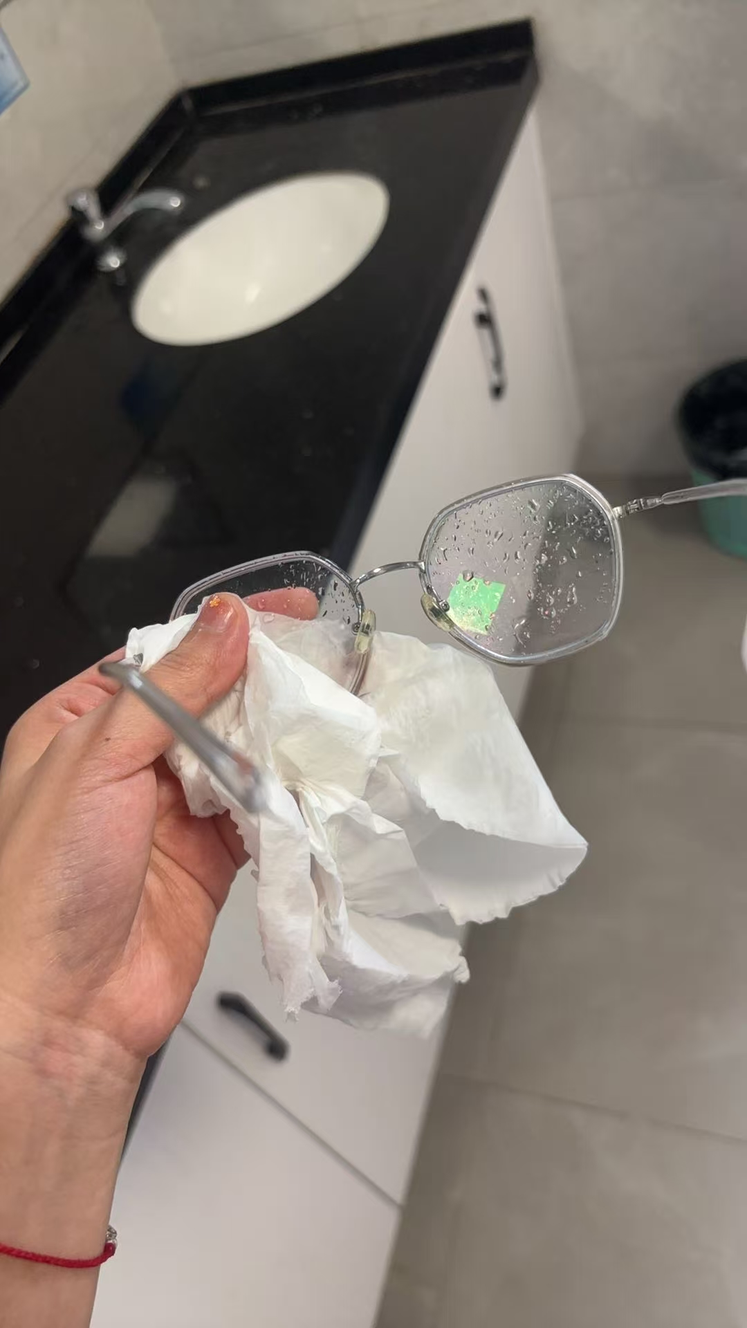 成为落汤鸡了 第一次一起淋雨✌️
